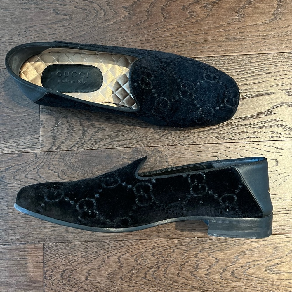 Gucci Men’s suede loafers with monogram (7US)